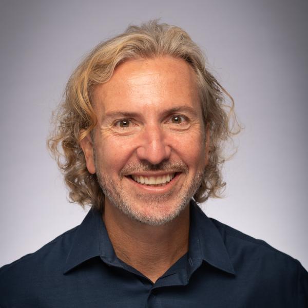 Headshot of Leonardo Andrade.